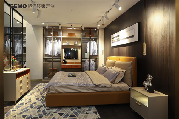 开轻奢定制家居店